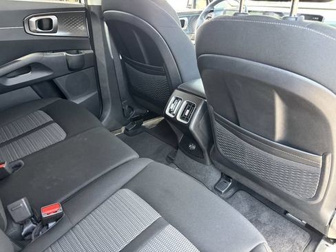 Used 2025 Kia Sorento LX FWD image 13