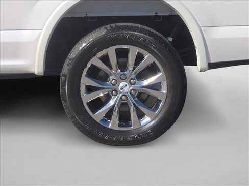 Used 2015 Ford F150 Lariat w/ Equipment Group 502A Luxury image 23