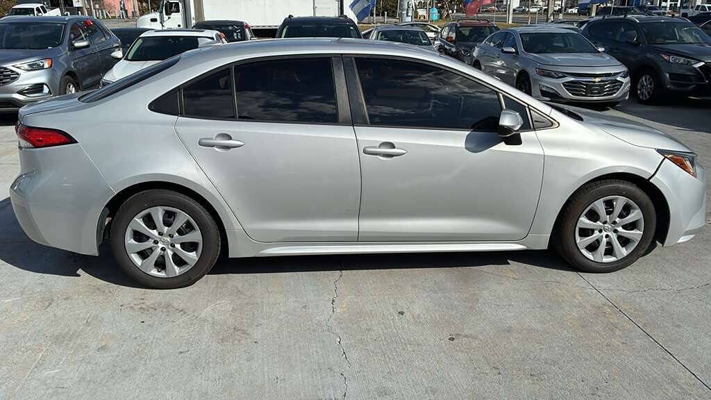 Used 2021 Toyota Corolla LE FWD image 12