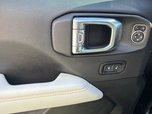 Used 2022 Jeep Wrangler Unlimited Sahara AWD/4WD image 13