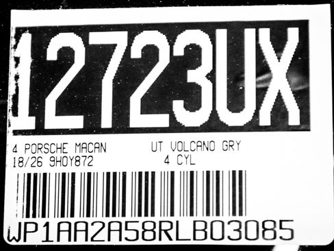 Certified 2024 Porsche Macan AWD/4WD image 27