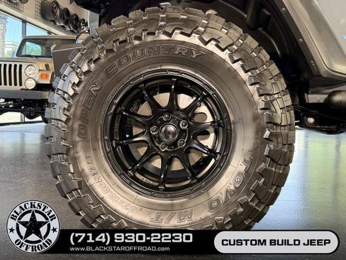 Used 2025 Jeep Wrangler Unlimited Rubicon 4xe w/ Convenience Group AWD/4WD image 25
