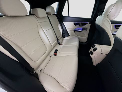 Used 2026 Mercedes-Benz GLC 300 4MATIC image 28