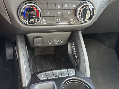 Used 2022 Chevrolet TrailBlazer LT FWD image 17
