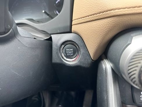 Used 2019 Toyota RAV4 Limited AWD/4WD image 27