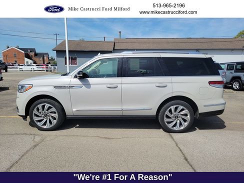 Used 2024 Lincoln Navigator Premiere AWD/4WD image 2