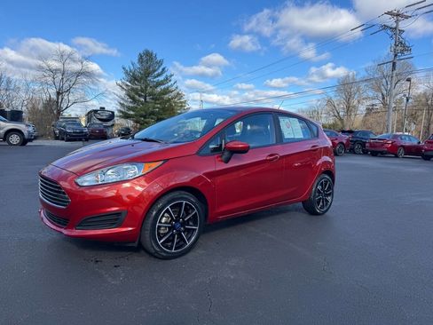Used 2018 Ford Fiesta SE image 2