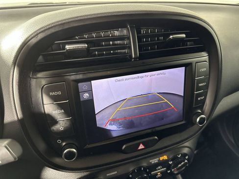 Used 2022 Kia Soul LX w/ Technology Package image 17