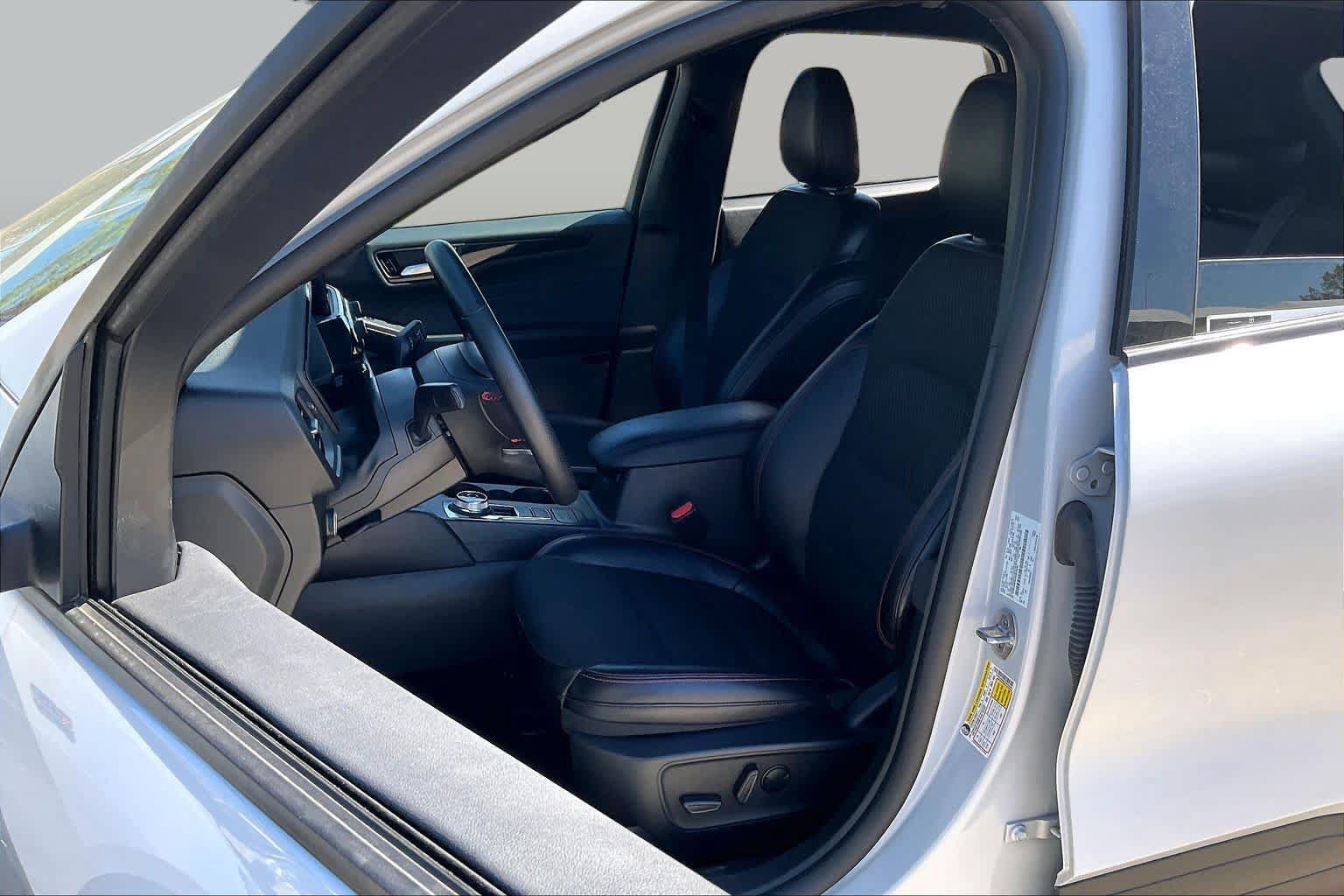 Used 2025 Ford Escape ST-Line FWD image 8