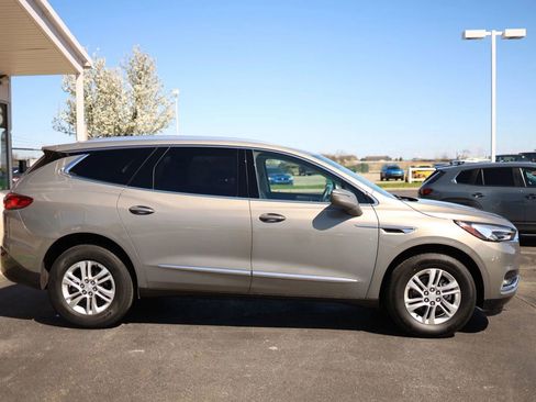 Used 2018 Buick Enclave Essence FWD image 4