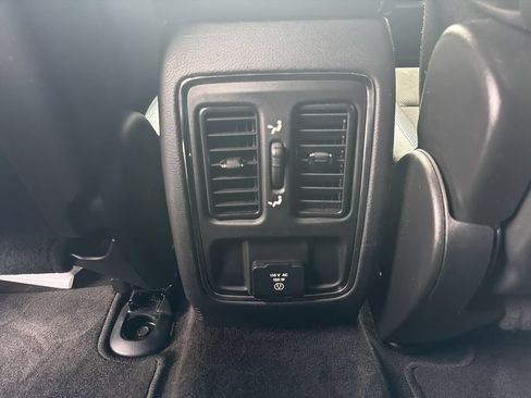 Used 2019 Jeep Grand Cherokee Altitude RWD image 22