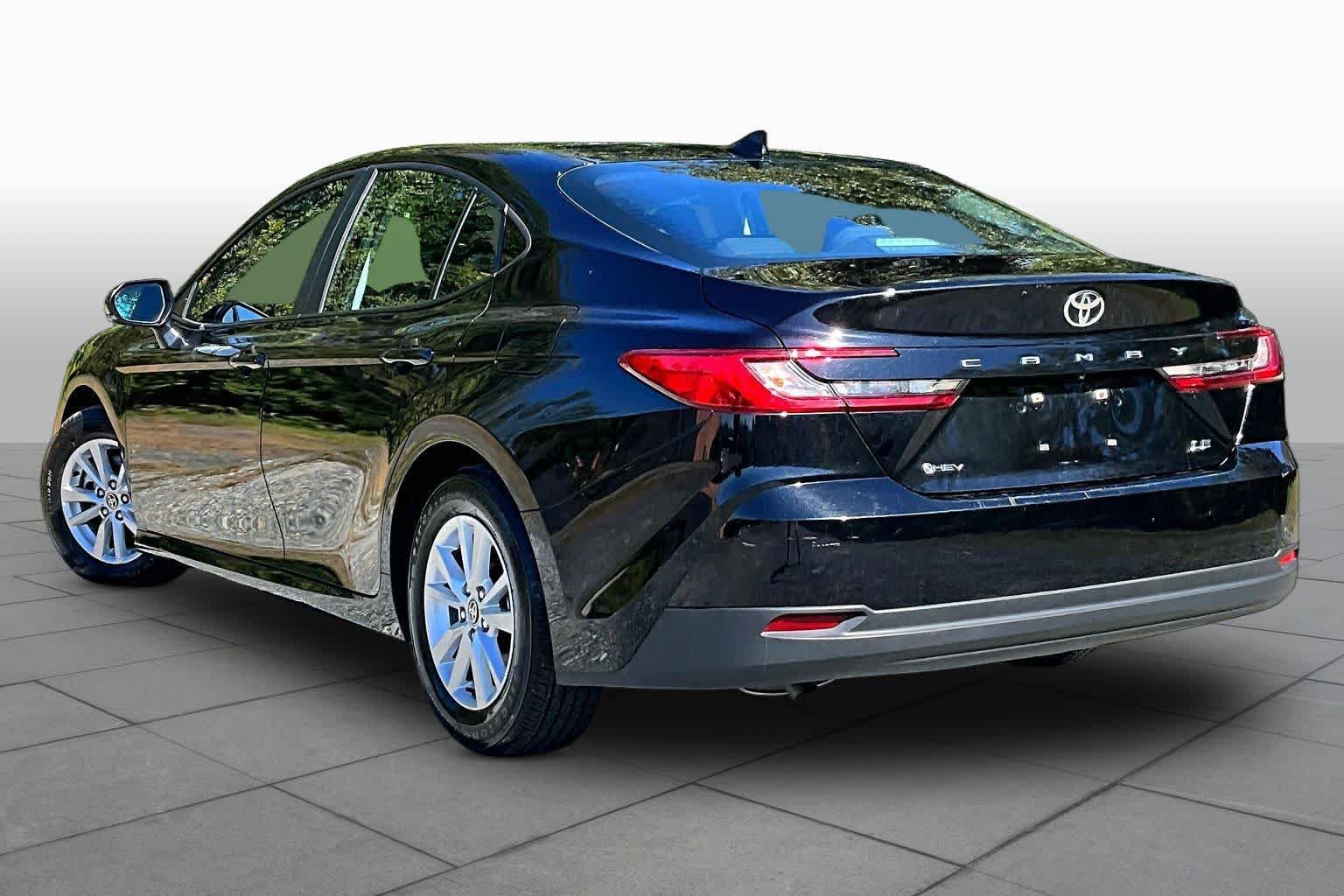 Used 2025 Toyota Camry LE FWD image 12