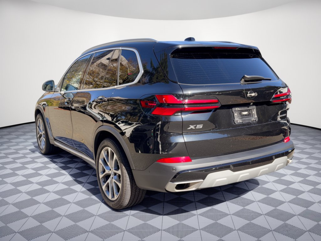 Used 2024 BMW X5 xDrive40i w/ Parking Assistance Package AWD/4WD image 3