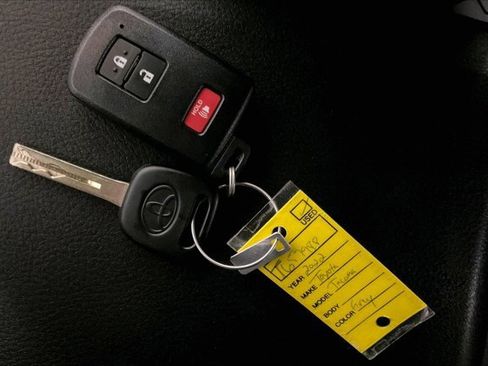 Certified 2022 Toyota Tacoma TRD Off-Road image 12