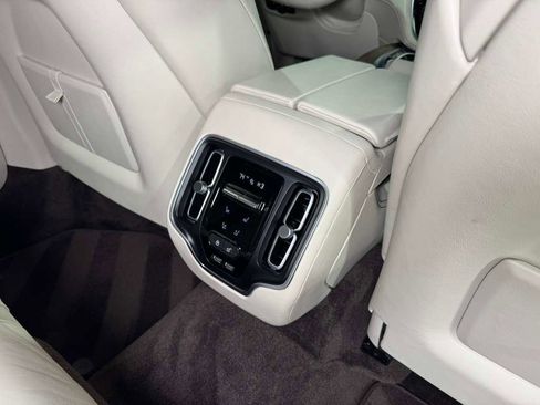 Used 2021 Aston Martin DBX image 15