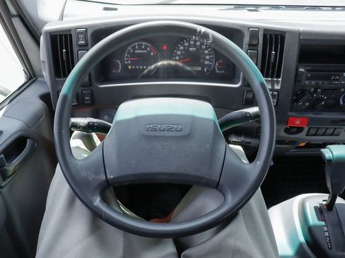 Used 2019 Isuzu NPR image 18