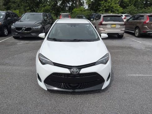 Used 2019 Toyota Corolla LE FWD image 2