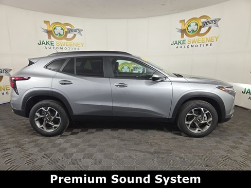 Used 2026 Chevrolet Trax LT w/ LT Convenience Package FWD image 11