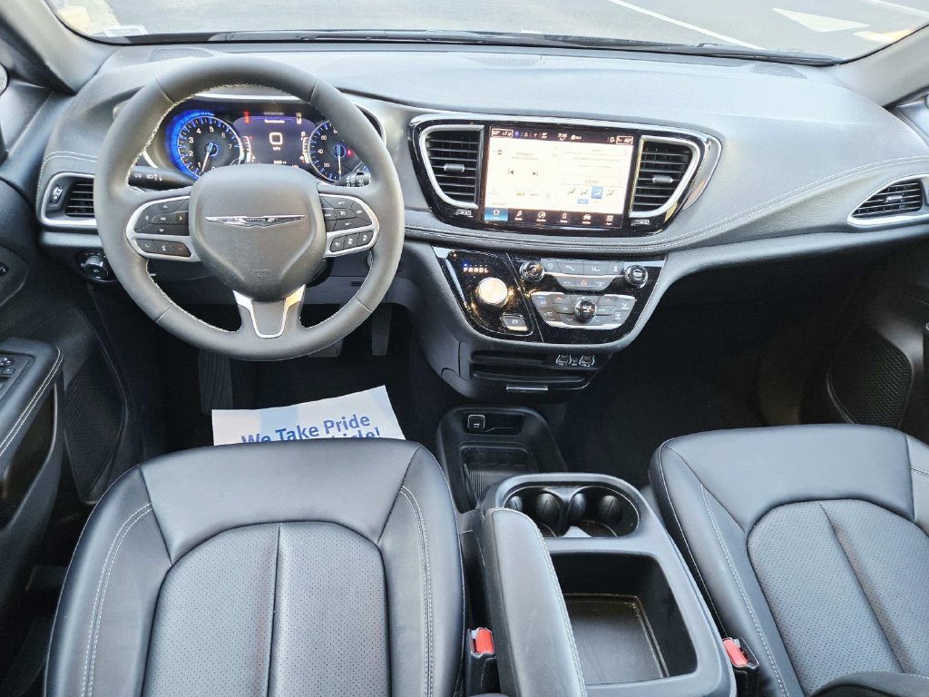 Certified 2025 Chrysler Pacifica Select FWD image 9