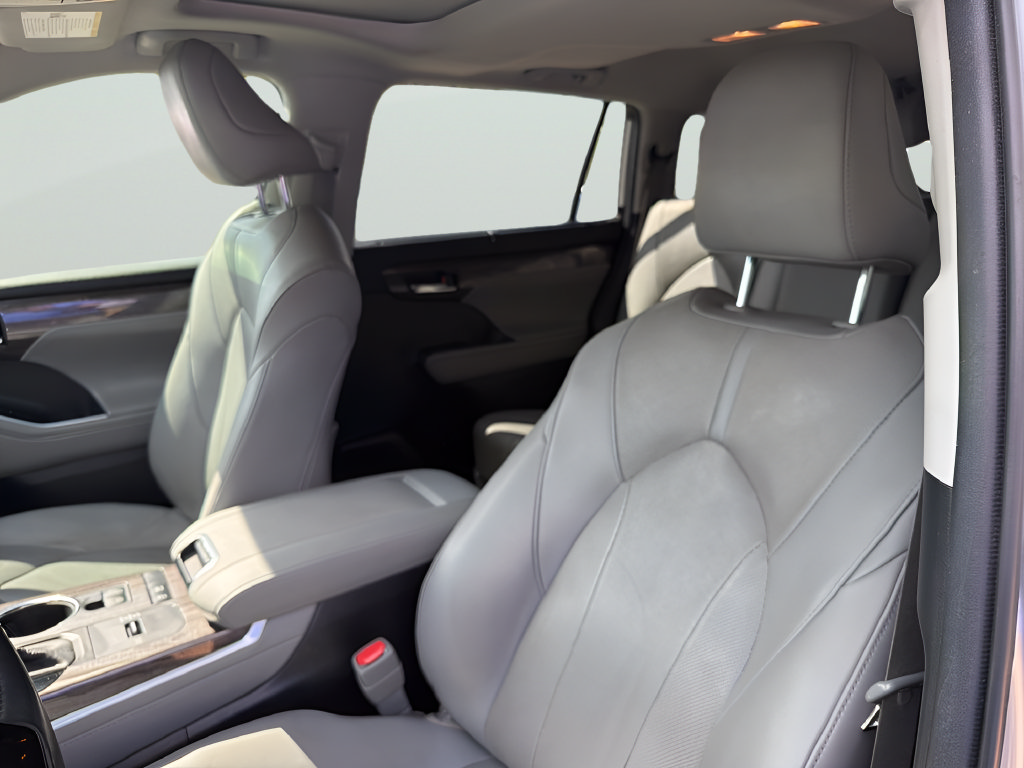 Used 2020 Toyota Highlander Limited FWD image 16
