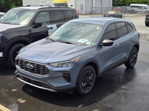 Used 2025 Ford Escape Active FWD image 2