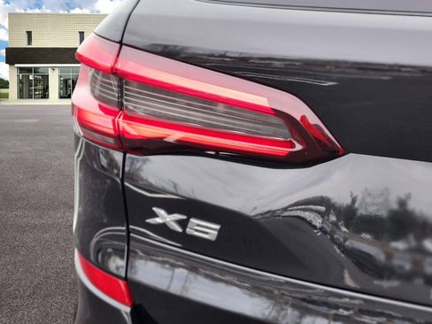 Used 2021 BMW X5 xDrive40i w/ M Sport Package image 9