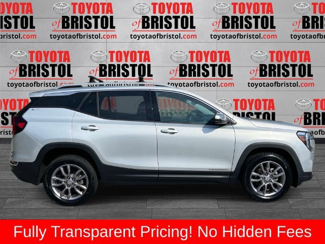 Used 2022 GMC Terrain SLT w/ Tech Package AWD/4WD image 2
