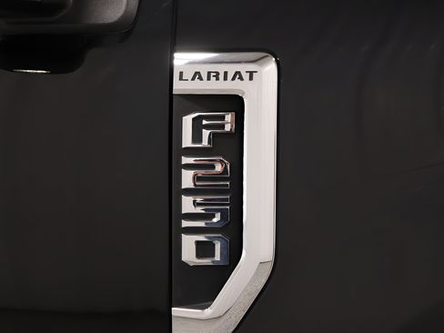 Used 2021 Ford F250 Lariat w/ Lariat Ultimate Package AWD/4WD image 31