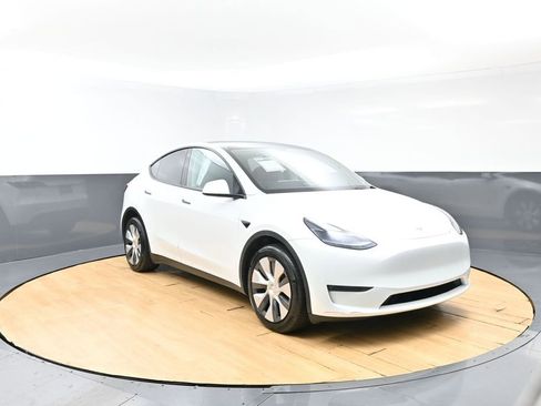Used 2023 Tesla Model Y Long Range AWD/4WD image 2