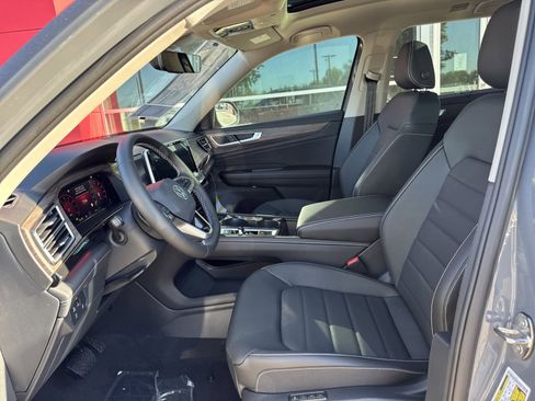 New 2026 Volkswagen Atlas SEL image 9
