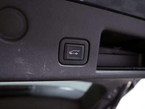 Used 2022 Chevrolet Equinox RS w/ Infotainment Package FWD image 11
