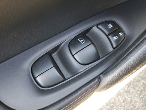 Used 2021 Nissan Rogue Sport SL w/ Premium Package image 29