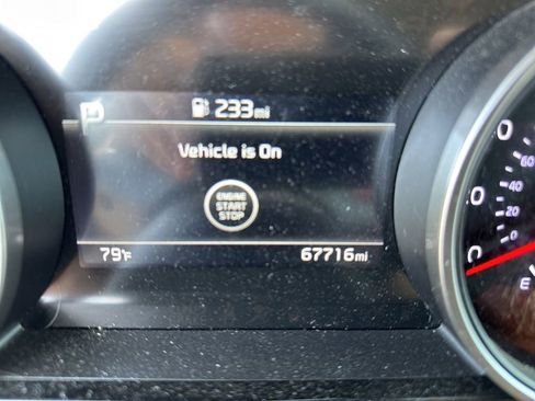 Used 2024 Kia Carnival EX FWD image 20