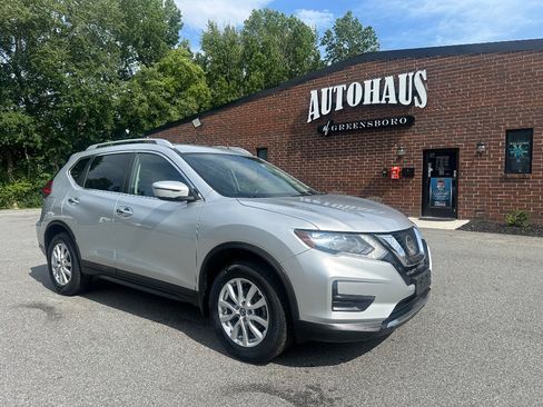 Used 2017 Nissan Rogue SV AWD/4WD image 1