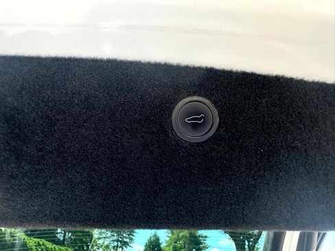 Used 2022 Tesla Model X image 70