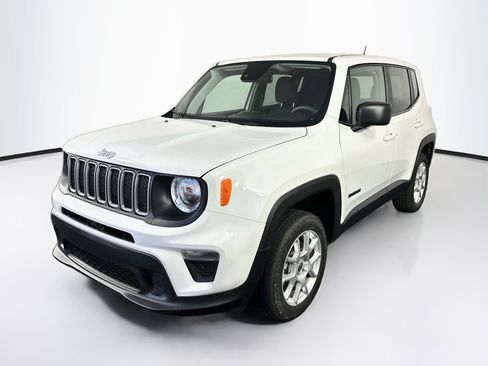 Used 2023 Jeep Renegade Latitude AWD/4WD image 3