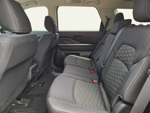 Used 2023 Nissan Pathfinder S FWD image 15