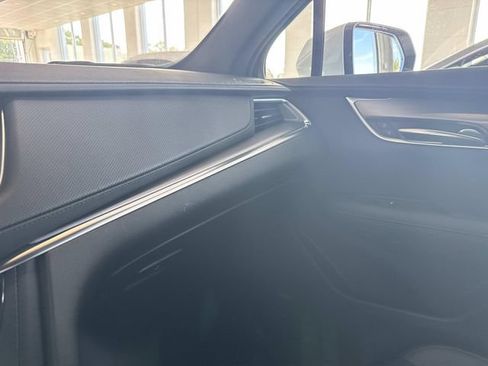 Certified 2024 Cadillac XT5 Luxury w/ LPO, Floor Liner Package AWD/4WD image 43