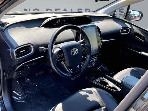 Used 2021 Toyota Prius Prime XLE w/ Carpet Mat Package (TMS) FWD image 17
