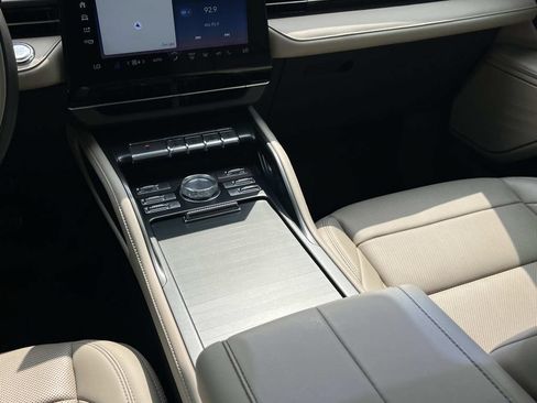 Used 2024 Lincoln Nautilus Premier AWD/4WD image 21