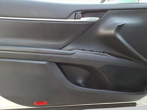 Used 2023 Toyota Camry SE image 10