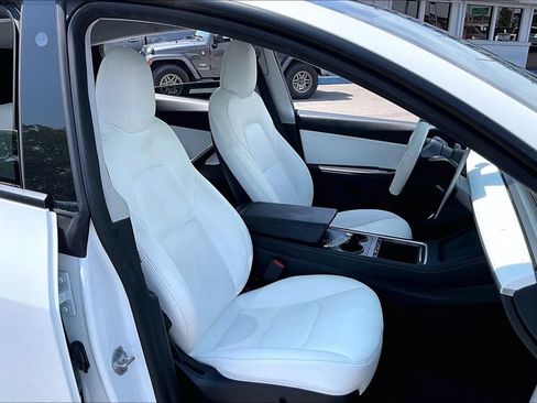Used 2022 Tesla Model Y Long Range AWD/4WD image 26