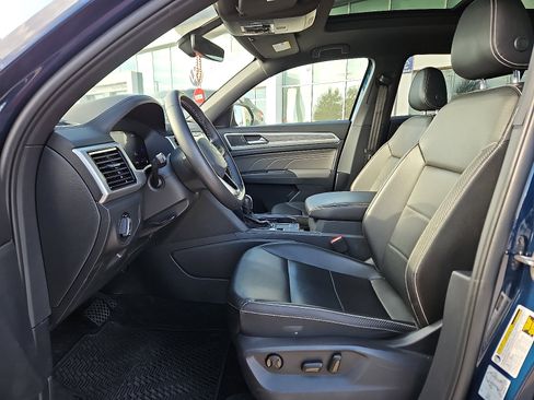 Certified 2022 Volkswagen Atlas Cross Sport SE w/ Panoramic Sunroof Package image 10