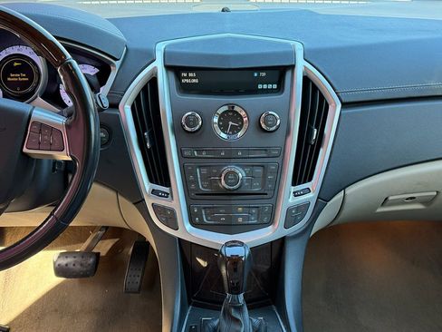 Used 2011 Cadillac SRX Luxury image 17