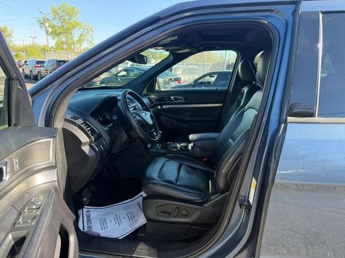 Used 2019 Ford Explorer XLT w/ Equipment Group 202A AWD/4WD image 27
