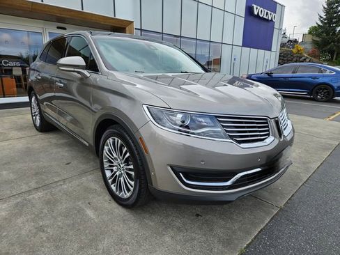 Used 2016 Lincoln MKX Reserve w/ Technology Package AWD/4WD image 3