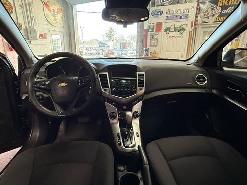 Used 2016 Chevrolet Cruze LT image 11
