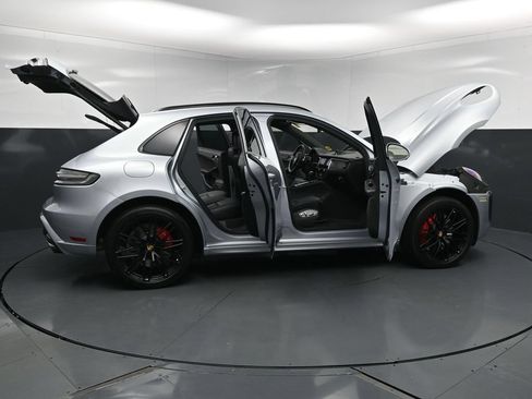 New 2024 Porsche Macan GTS AWD/4WD image 33