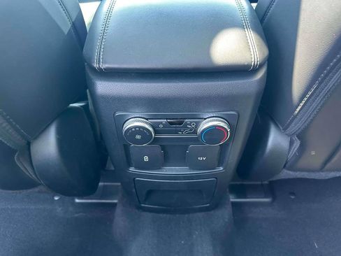 Used 2022 Ford Explorer XLT w/ Equipment Group 202A AWD/4WD image 13