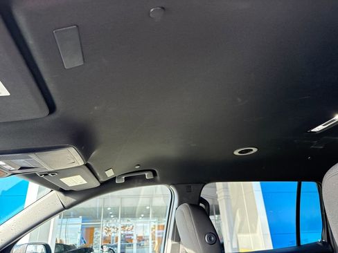 Used 2025 GMC Acadia Elevation image 24